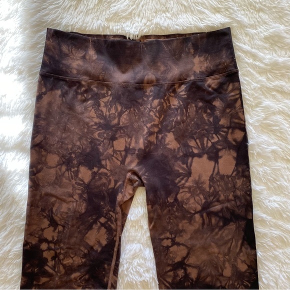 Victoria’s Secret PINK Active seamless workout tights - marble tie dye - Picture 15 of 16